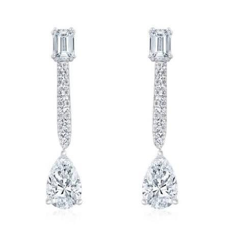 Oorhangers met emerald en peervormige steen
